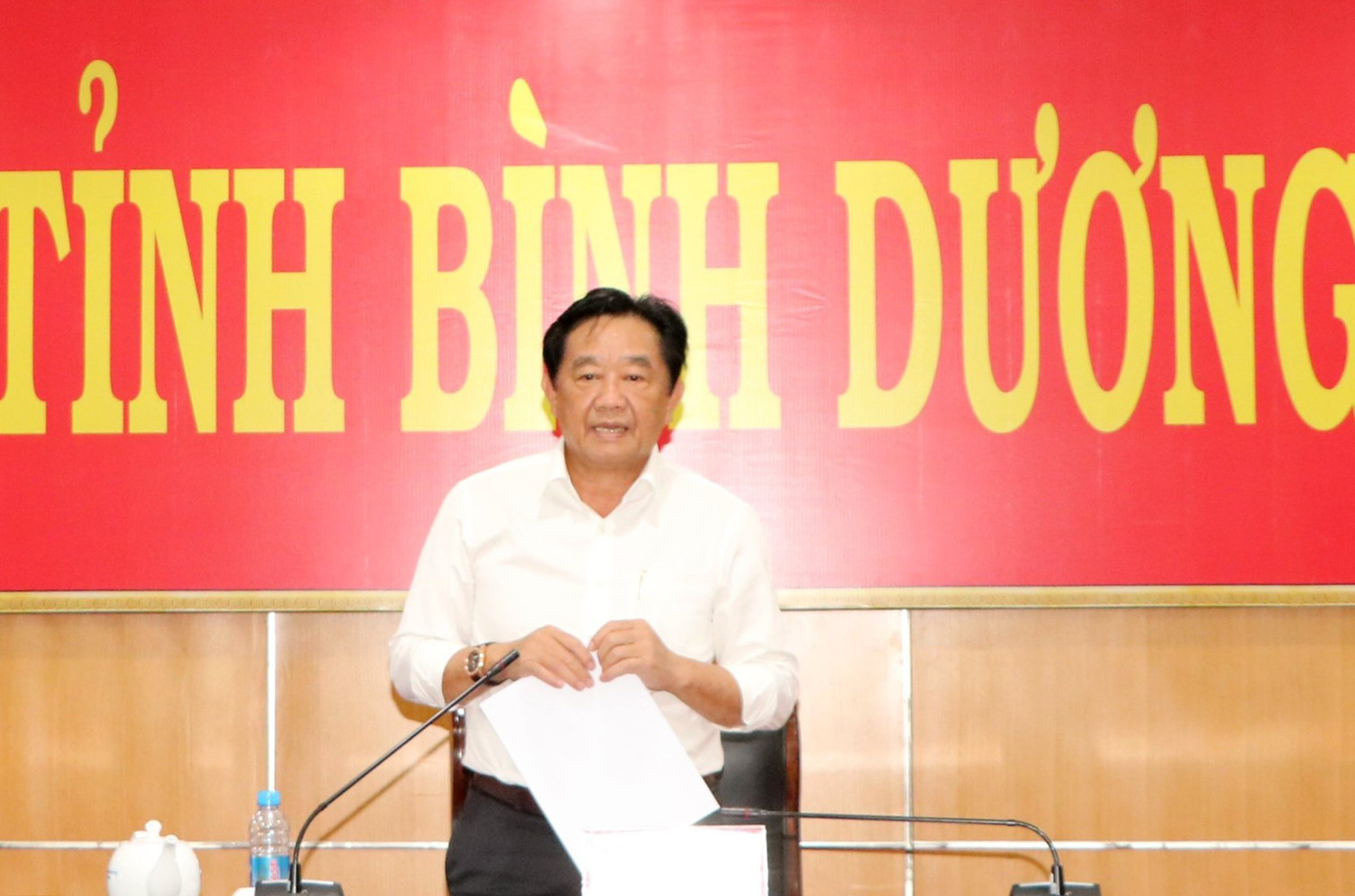 Đồng chí Nguyễn Hoàng Thao, Phó Bí thư Thường trực Tỉnh ủy, phát biểu kết luận hội nghị.